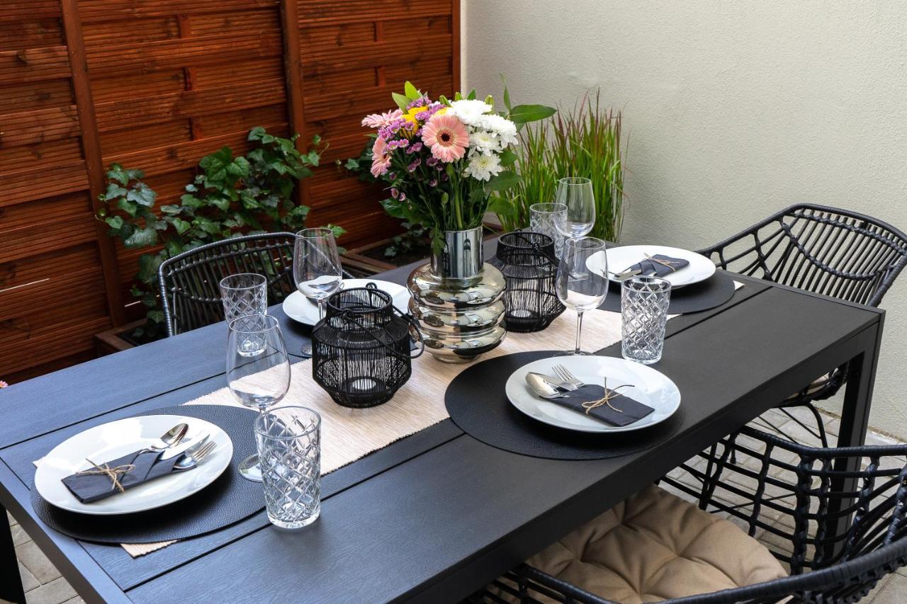 Suite Fuer 4 Mit Terrasse Im Herzen Der Innenstadt شفيرين المظهر الخارجي الصورة